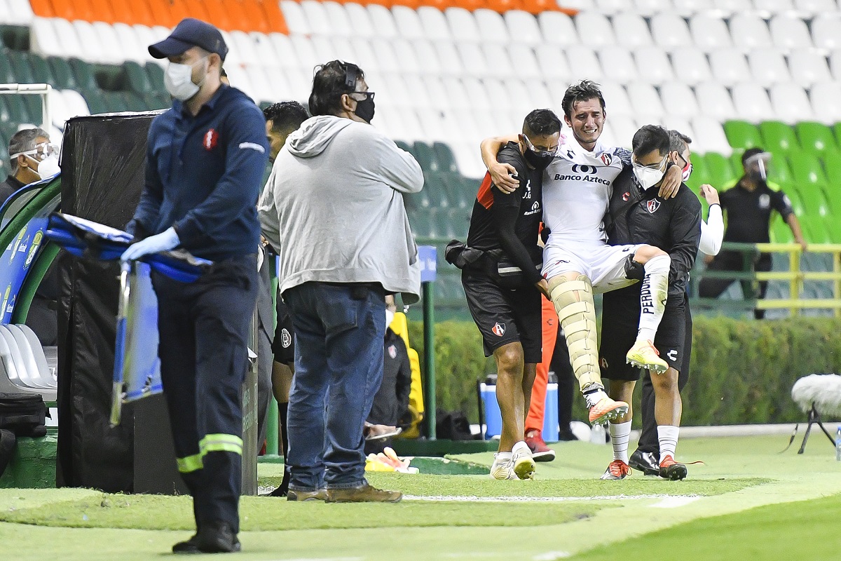 Edgar Zaldivar sufre dramática lesión en el León vs Atlas (Imago7)