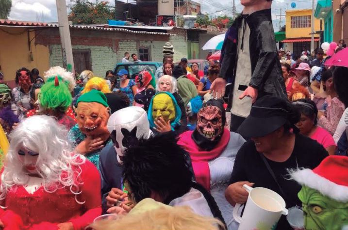 Con máscaras participaron en la fiesta de la patrona de Santa Rosa de Lima