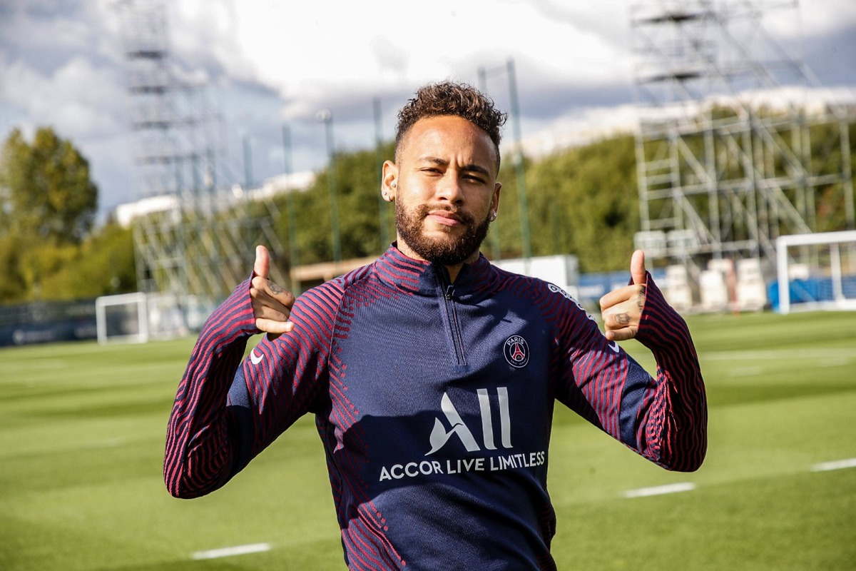Neymar se queda en el PSG una temporada más (Twitter @PSG_espanol)