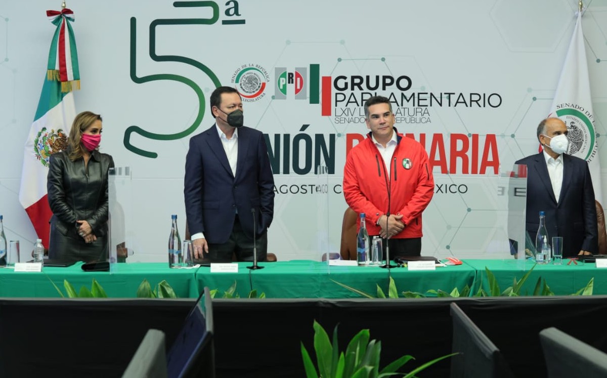 Osorio Chong aseguró que la reunión no habría más limitante que hablar con franqueza. (Especial)