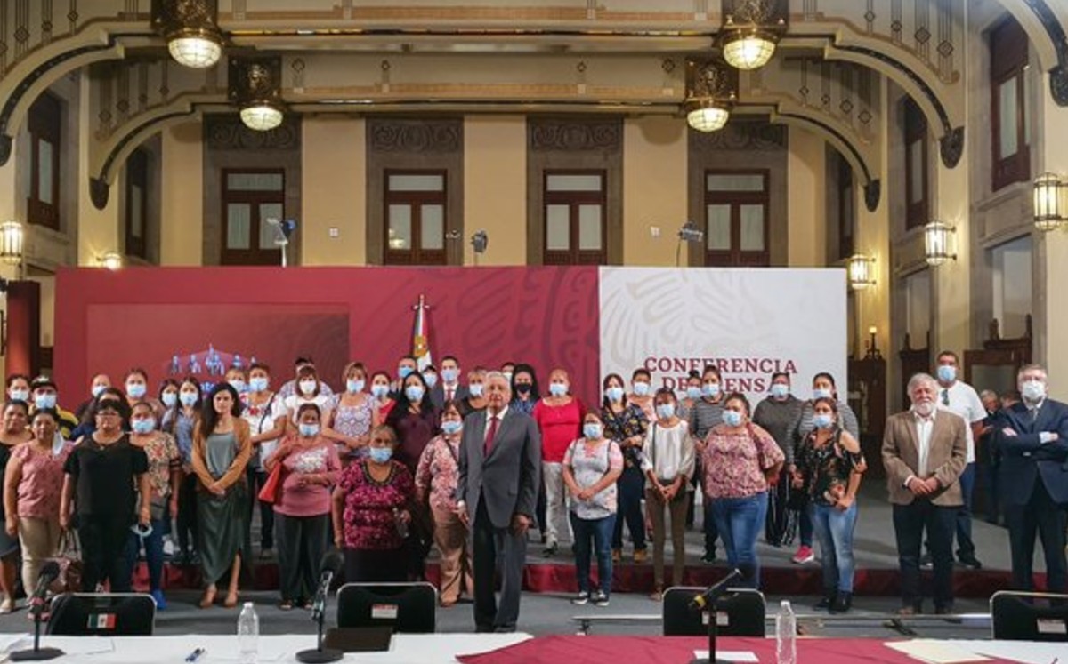 El presidente Andrés Manuel López Obrador se reúne con familiares de Pasta de Conchos.