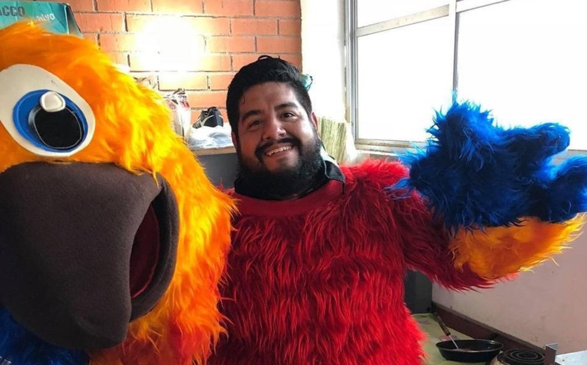 'El Profe Chido' anima a alumnos en clases a distancia