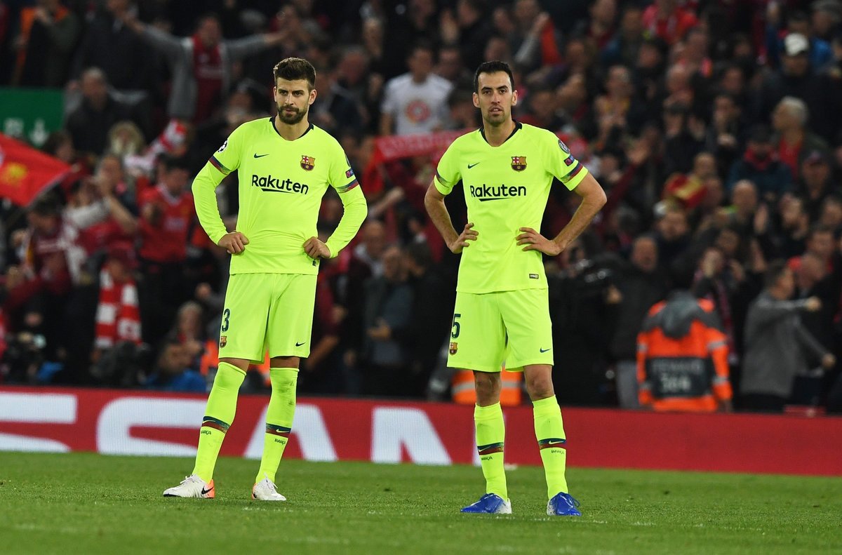 Sergio Busquets y Gerard Piqué, jugadores que siguen perteneciendo al Barcelona (EFE)