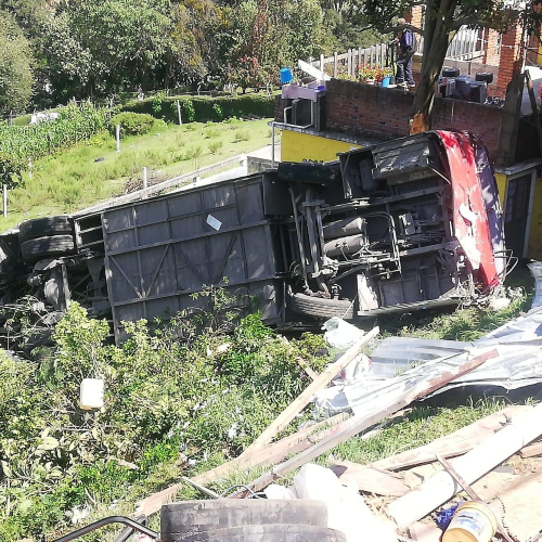 Uno de los lesionados tuvo que ser trasladado por el Grupo Relámpagos.
