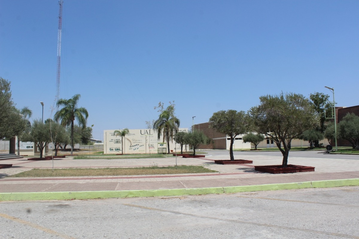 Hace un año logró que alumnos de la licenciatura en Administración de la UAL se inscribieran. (Especial)