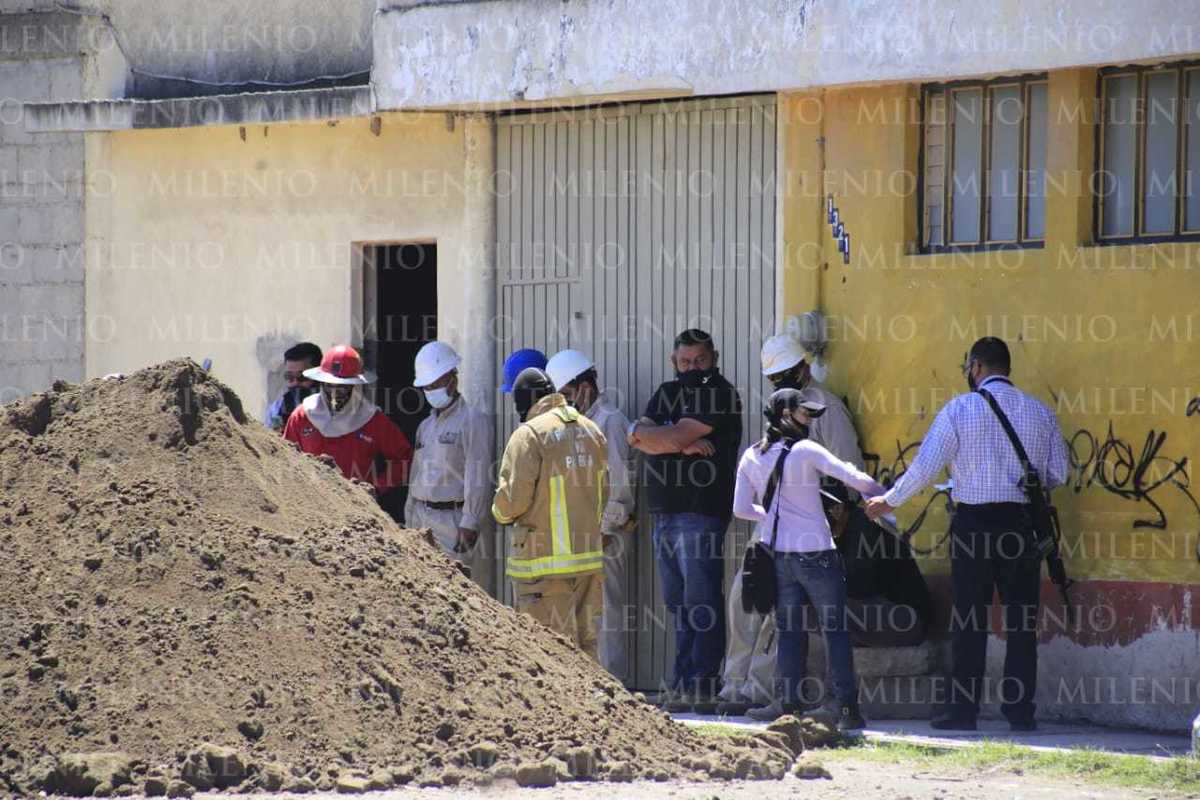 Elementos del Ejército Mexicano, Protección Civil, FGE, Pemex y Policía Municipal, custodian un huachitunel. (Andrés Lobato)