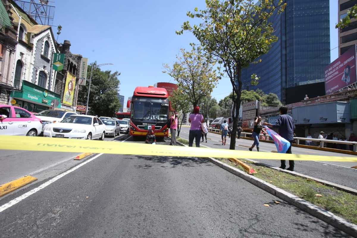 Activistas LGBTI cierran avenida Insurgentes. | Juan Carlos Bautista
