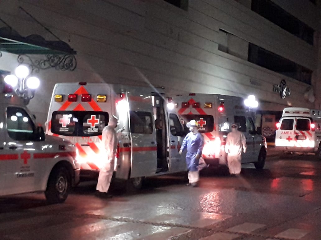 Ambulancias de Cruz Roja en Hotel de zona centro de Tampico