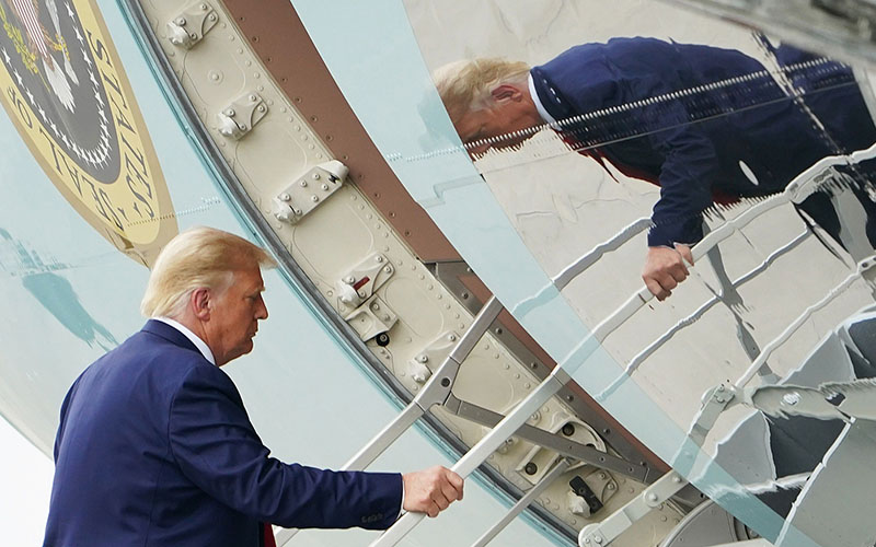 Los CDC piden, “de ser necesario, no aplicar requisitos que pudieran impedir esta operación” dos días antes de que Trump busque la reelección. (AFP)