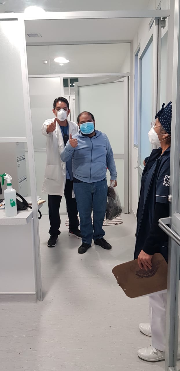 El paciente agradeció al personal médico que lo atendió porque fue excelente. (Especial)