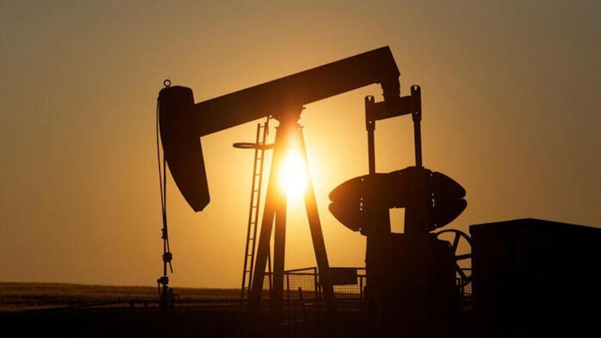 Petróleo cae a mínimo de un mes por baja en demanda de gasolina