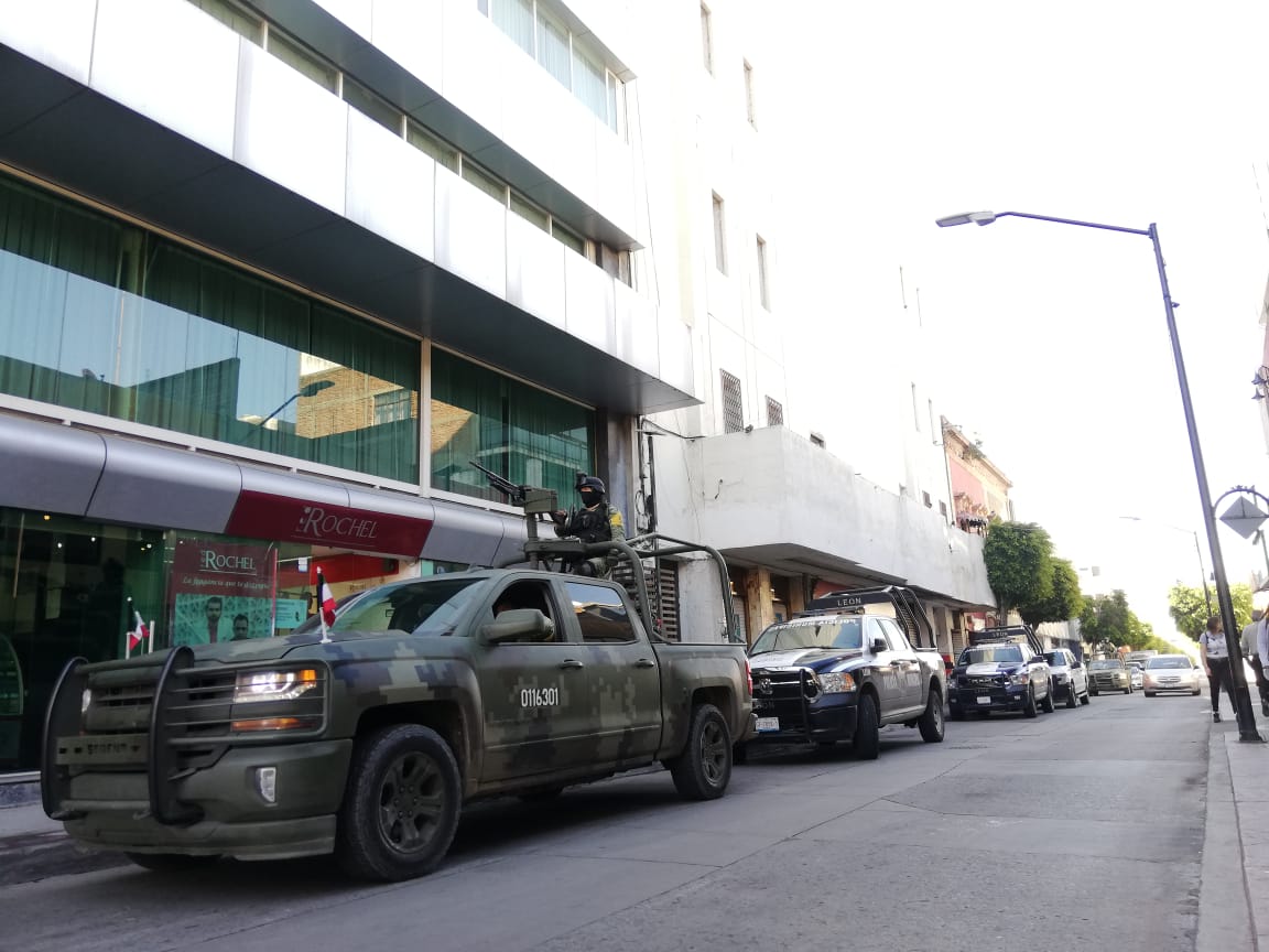 Rodeada con seguridad zona centro de León tras informe de Santillana. Dany Béjar.