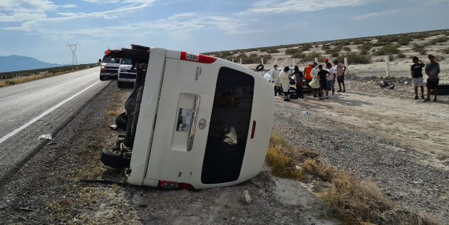 Tras el accidente al lugar arribaron paramédicos de Cruz Roja de San Pedro. (Notivox Digital)