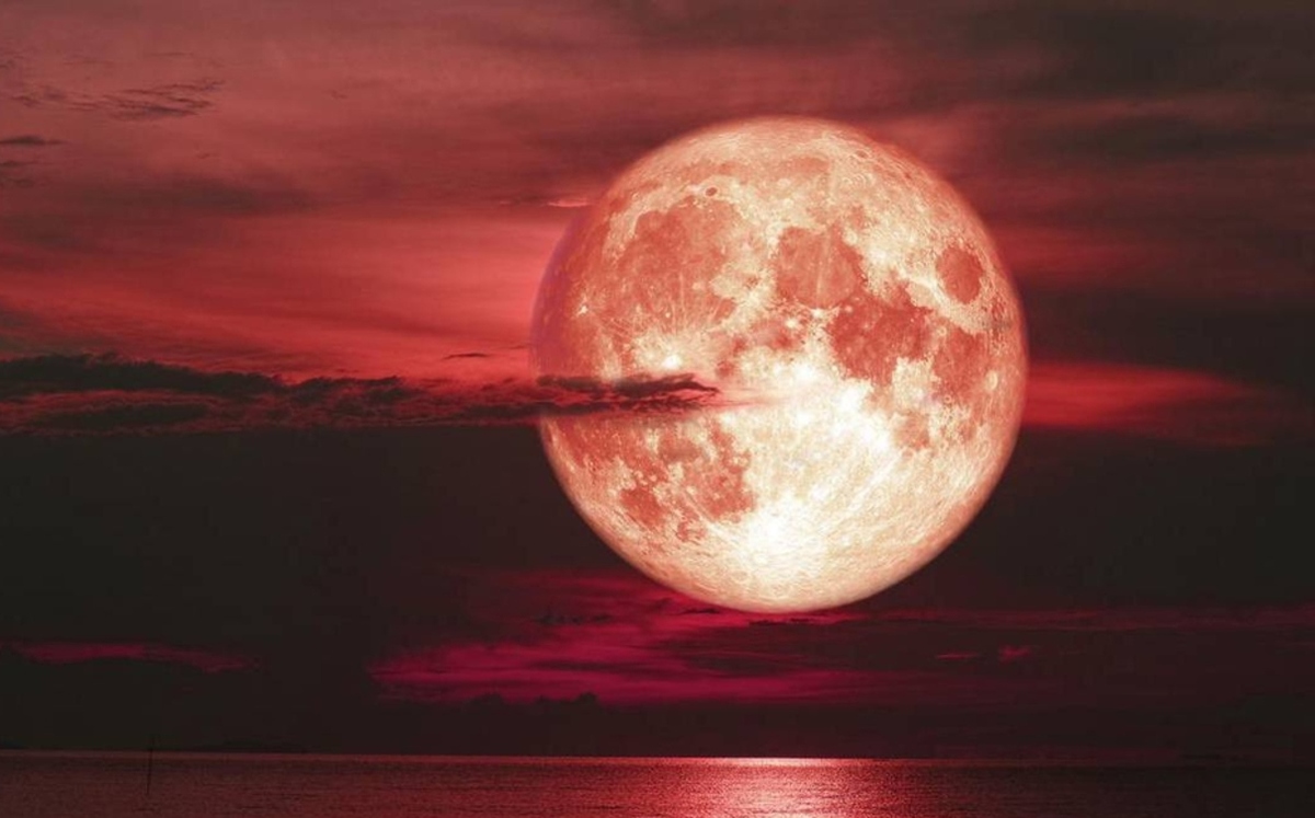 La conjunción o beso de la Luna y Marte es un fenómeno que no te puedes perder.