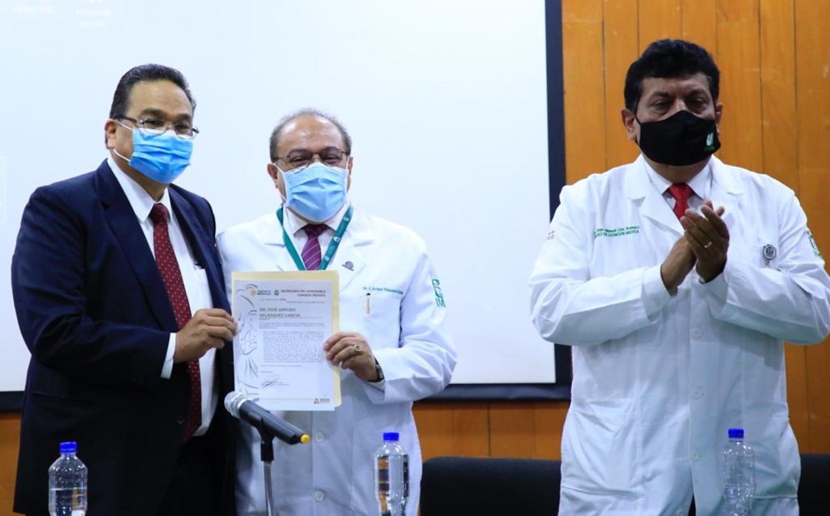 José Arturo Velázquez García, titular del UMAE del Hospital de Especialidades del Centro Médico Nacional La Raza.