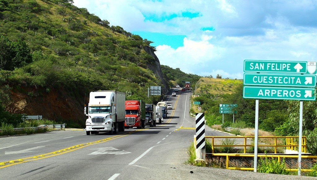 Presenta Sinhue al Secretario de Hacienda proyectos viales prioritarios en la entidad
