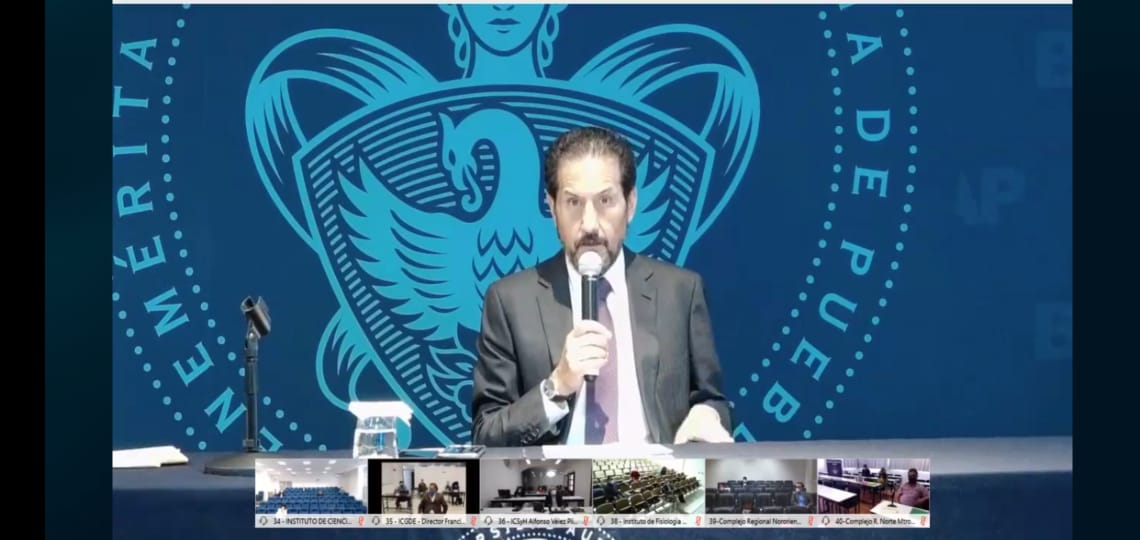 Alfonso Esparza Ortiz, rector de la BUAP. (Jaime Zambrano)