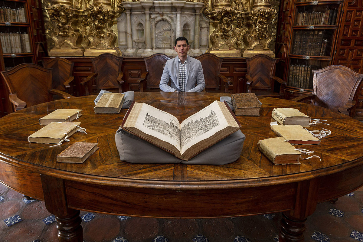 Biblioteca Palafoxiana, refugio de más de 45 mil libros antiguos que resguardan el conocimiento. (Andrés Lobato)