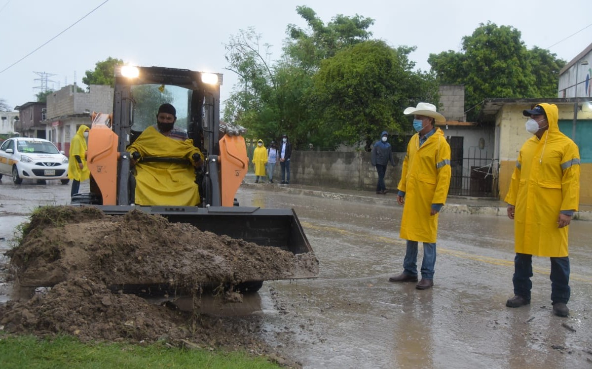 Limpian drenes para evitar inundaciones en Tampico. (Cortesía)