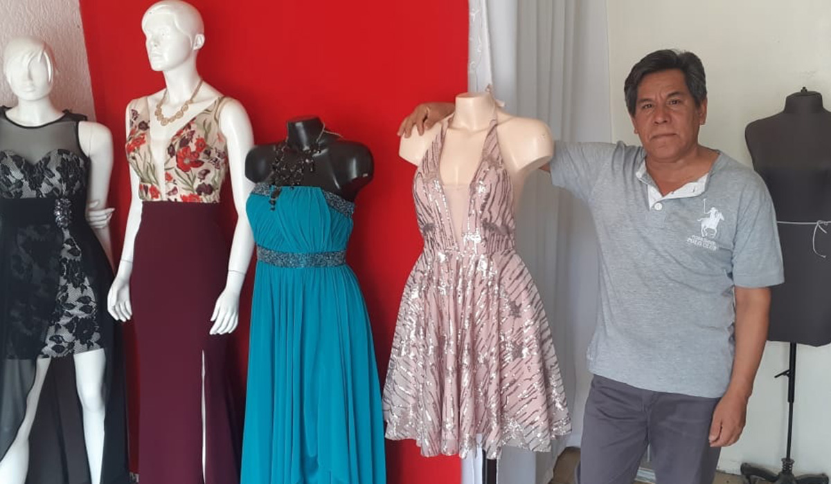 Antonio González, sastre en San Pedro, Coahuila. (Especial)