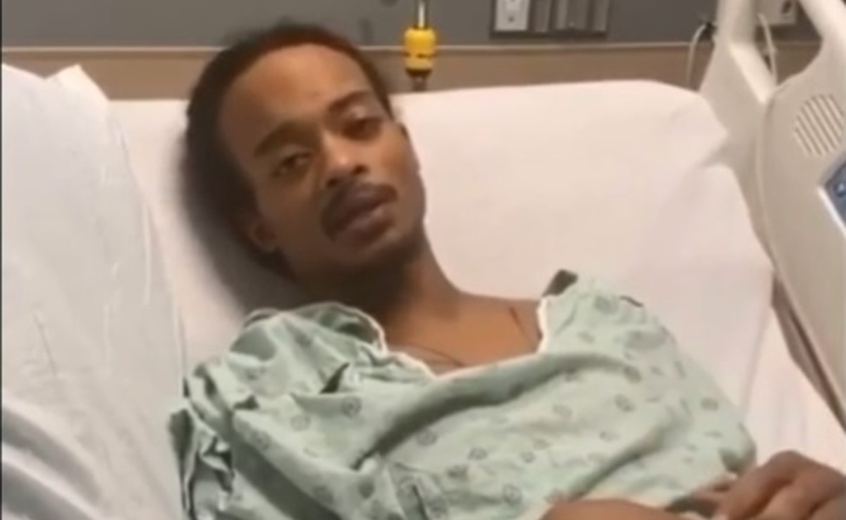 Jacob Blake apareció en la cama del hospital. | Captura video