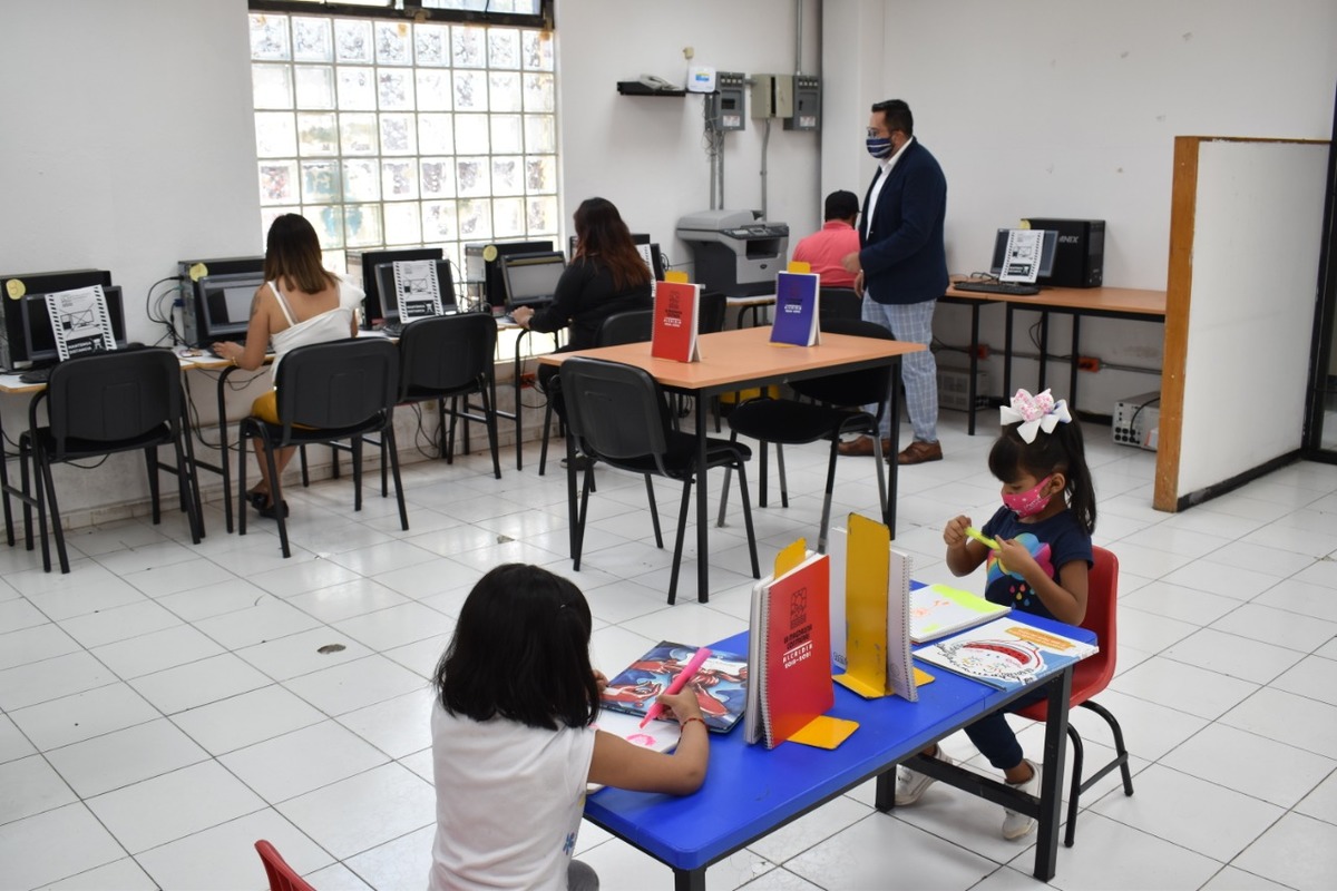 Los kioscos estarán abiertos de las 9:00 a las 18:00 horas, de lunes a viernes./ Especial