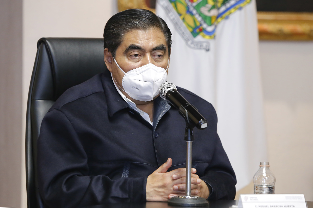 Gobernador de Puebla, Miguel Barbosa, en conferencia virtual. (Especial)