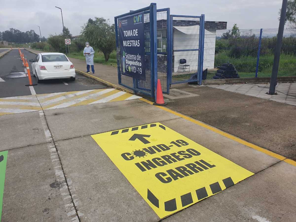 Inicia operaciones Drive Thru de detección de coronavirus en CuTonalá. (Erick Breguer)