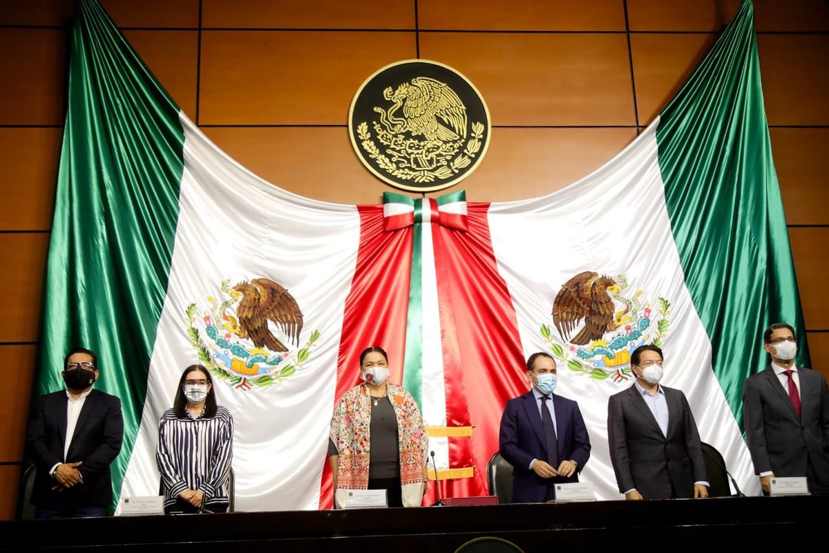 Arturo Herrera y Mario Delgado durante la entrega del Paquete Económico 2021. (Tomada de @JuarezCisneros)