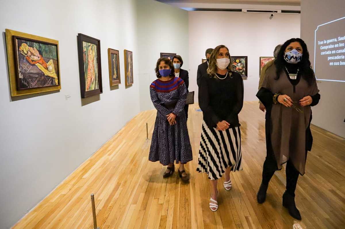 Beatriz Gutiérrez Müller recorre la exposición de Modigliani en compañía de la secretaria de Cultura, Alejandra Frausto. (Foto: @alefrausto)