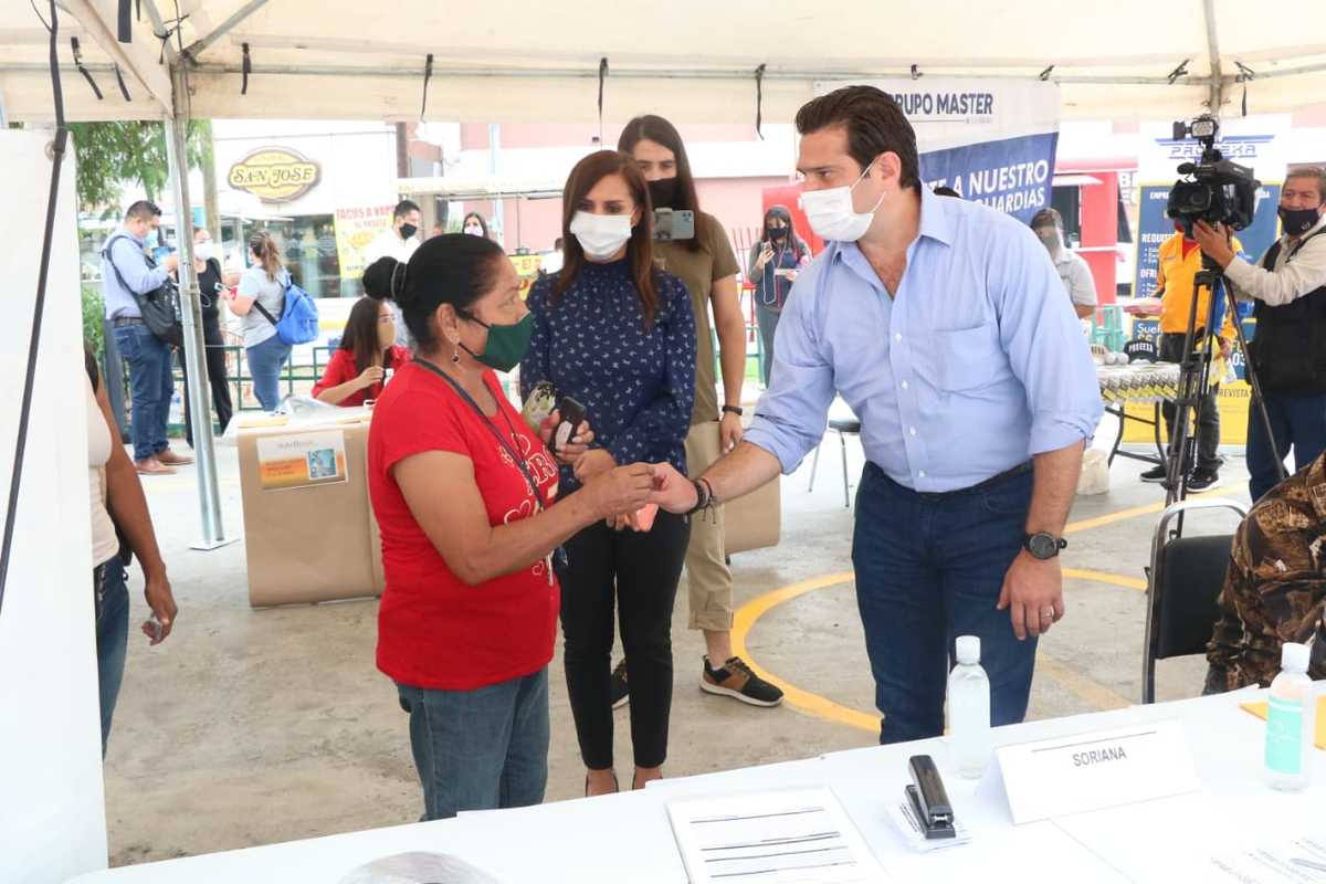 El coordinador del PRI estuvo acompañado de diputados de su bancada. Foto: Leonel Rocha.