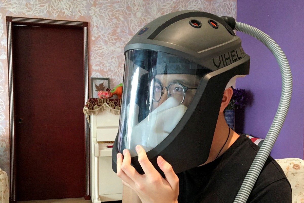 El casco fue diseñado por tres estudiantes en Vietnam. | Reuters