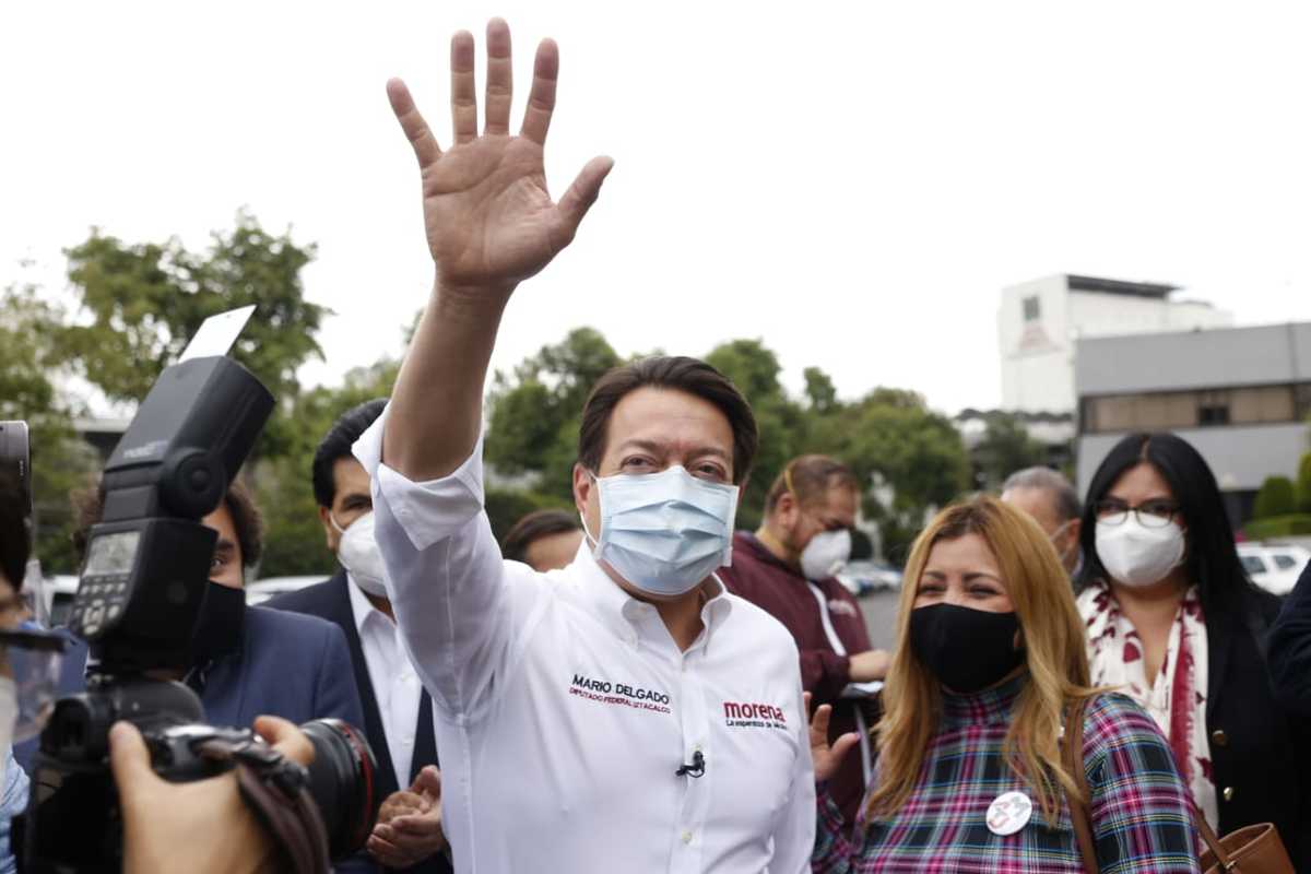 Mario Delgado, realizó su registro por la presidencia nacional e hizo 10 compromisos.