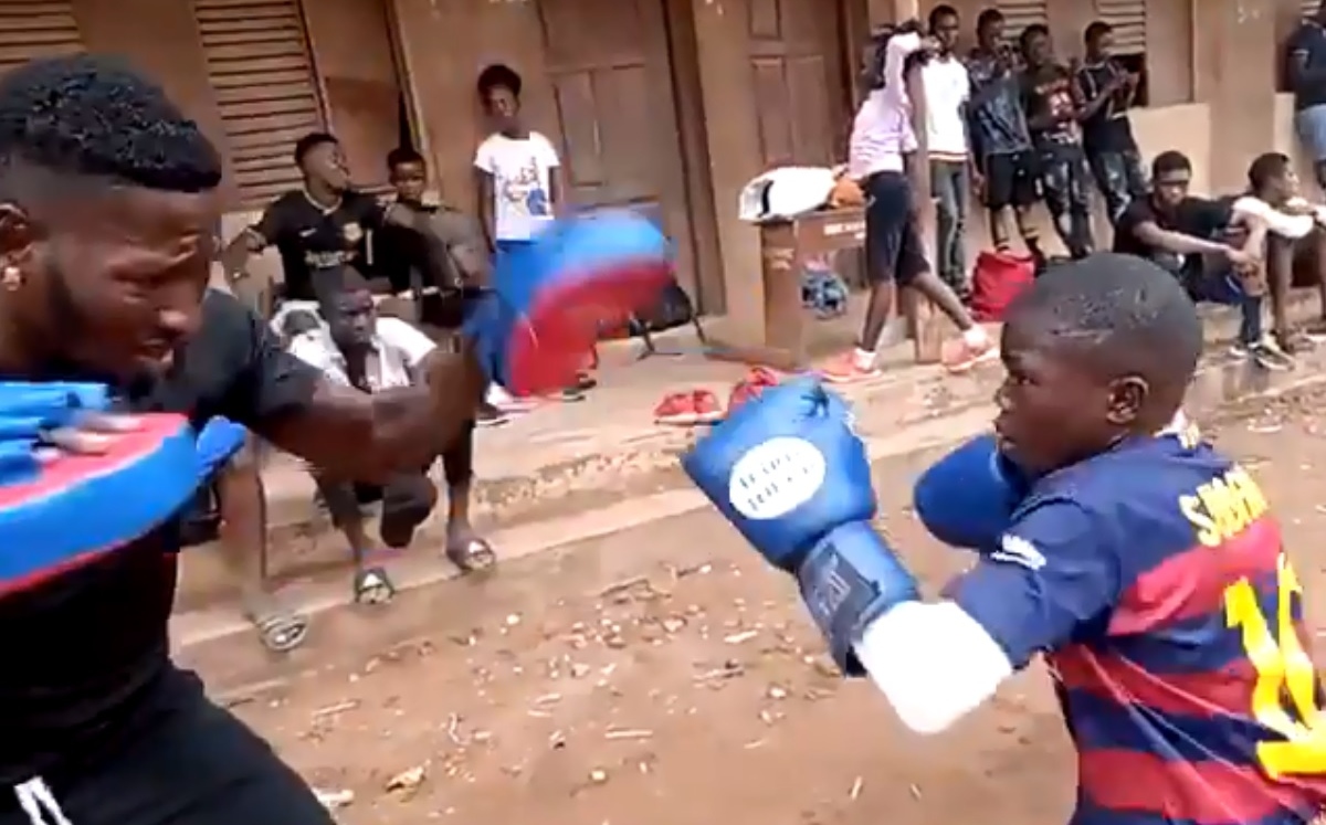 El Muhammad Ali nigeriano de 10 años que sorprende en redes sociales (Especial)