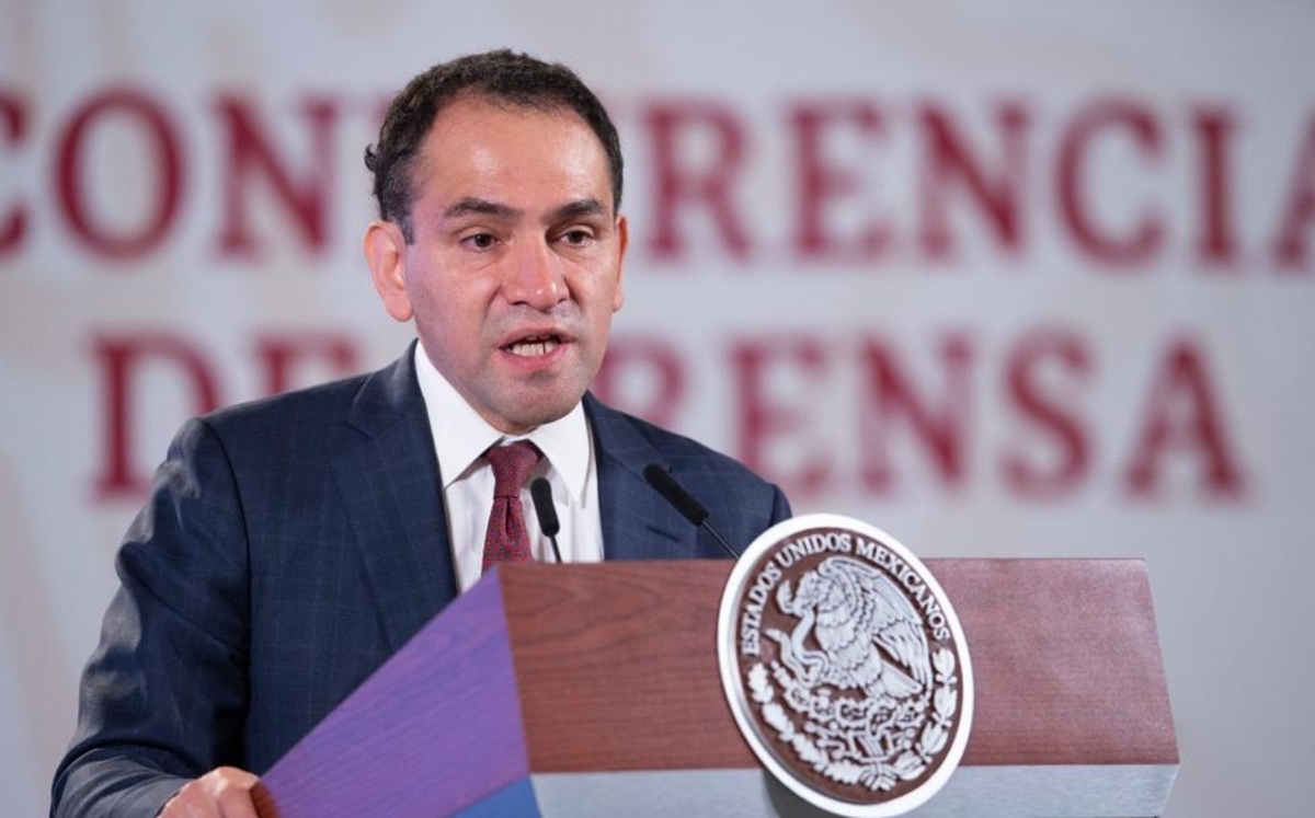 Arturo Herrera entregó ayer el Paquete Económico 2021. (Cortesía)