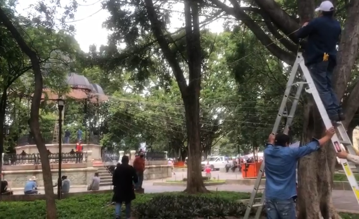 Se colocaron adornos en el kiosco y diferentes partes de la ciudad. (Óscar Rodríguez)