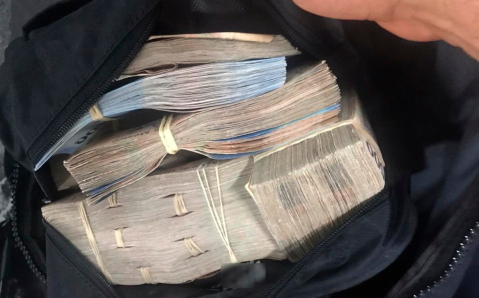 GN detiene a mujer con casi un millón de pesos en Tamaulipas