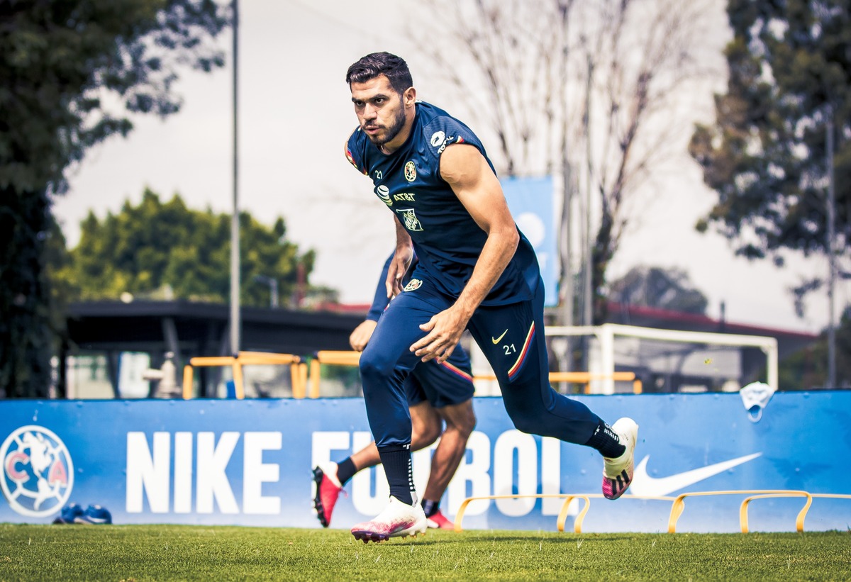 Henry Martin en un entrenamiento en Coapa (Club América)