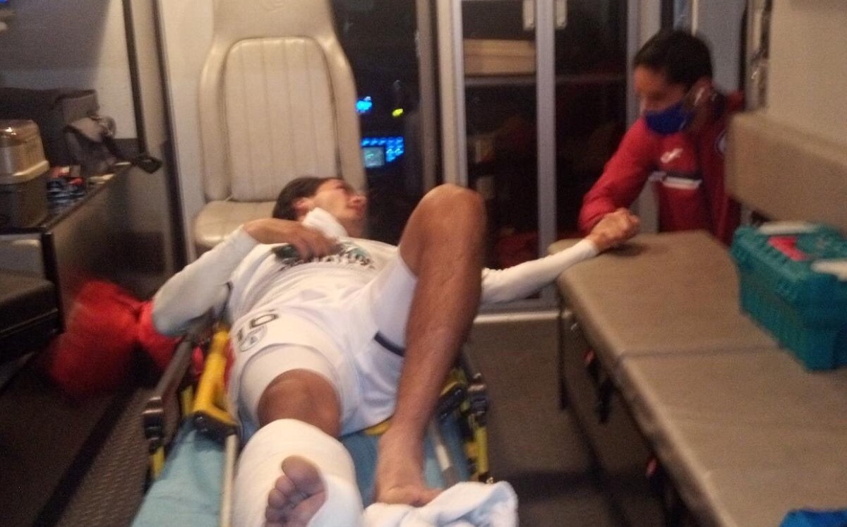 Jesús Corona visita a 'Burrito' Hernández tras sufrir grave lesión (Twitter: @CruzAzulCD)