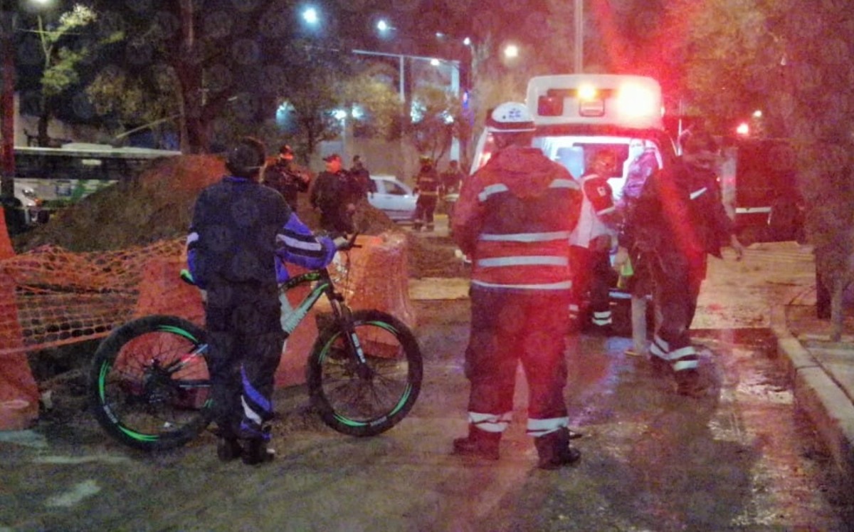 Al lugar del accidente acudió personal de la Cruz Roja, bomberos y la SSC. (Jorge Becerril)