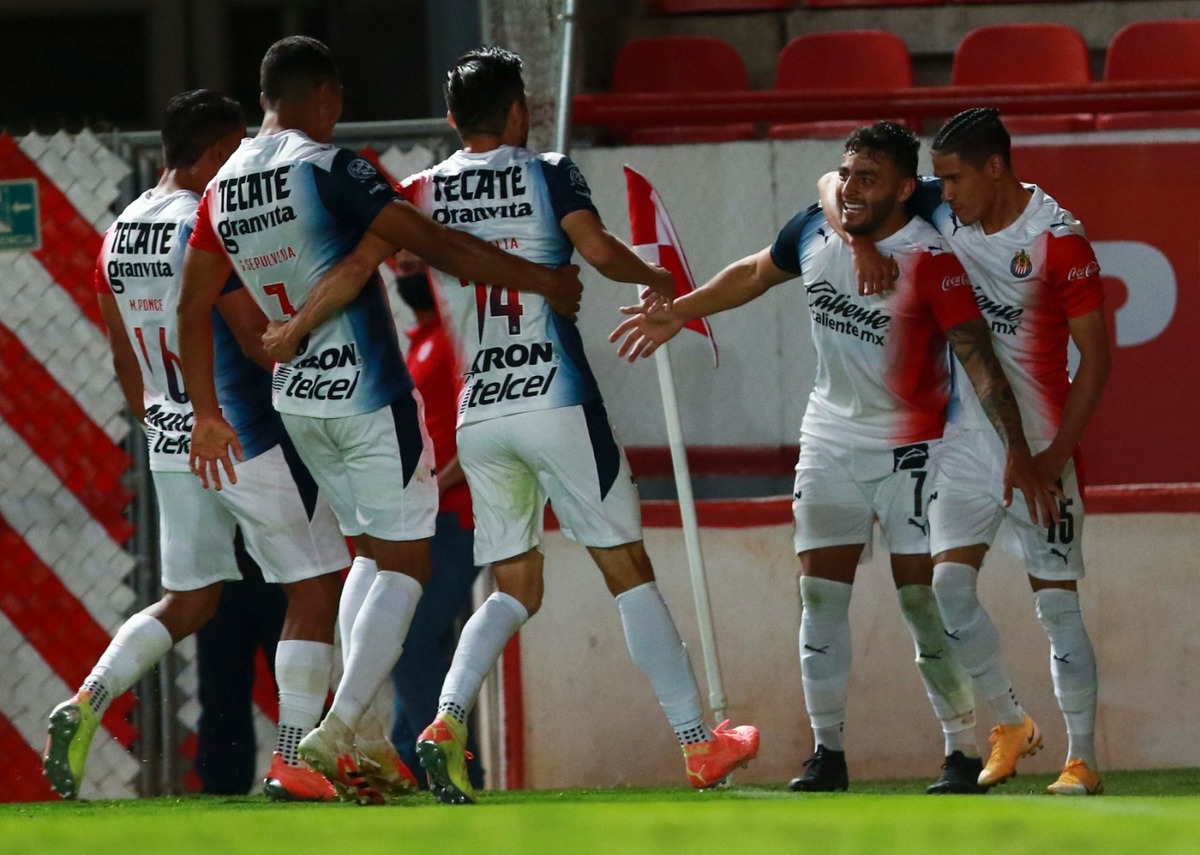 Chivas derrota a Necaxa de milagro y en el último momento (Imago7)