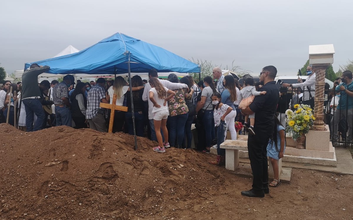 El cuerpo de Jéssica fue sepultado en el cementerio de Estación Consuelo. (Omar Brito)