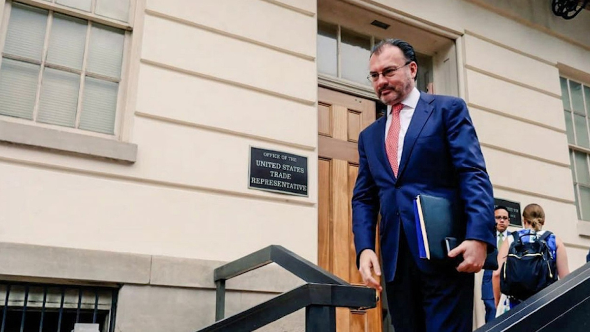 Estudiantes del MIT piden destitución de Luis Videgaray por "maniobras corruptas"