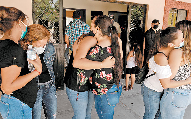 Familiares y amigos despidieron a Jessica Silva, quien falleció durante un tiroteo en el que participó la Guardia. (Reuters)