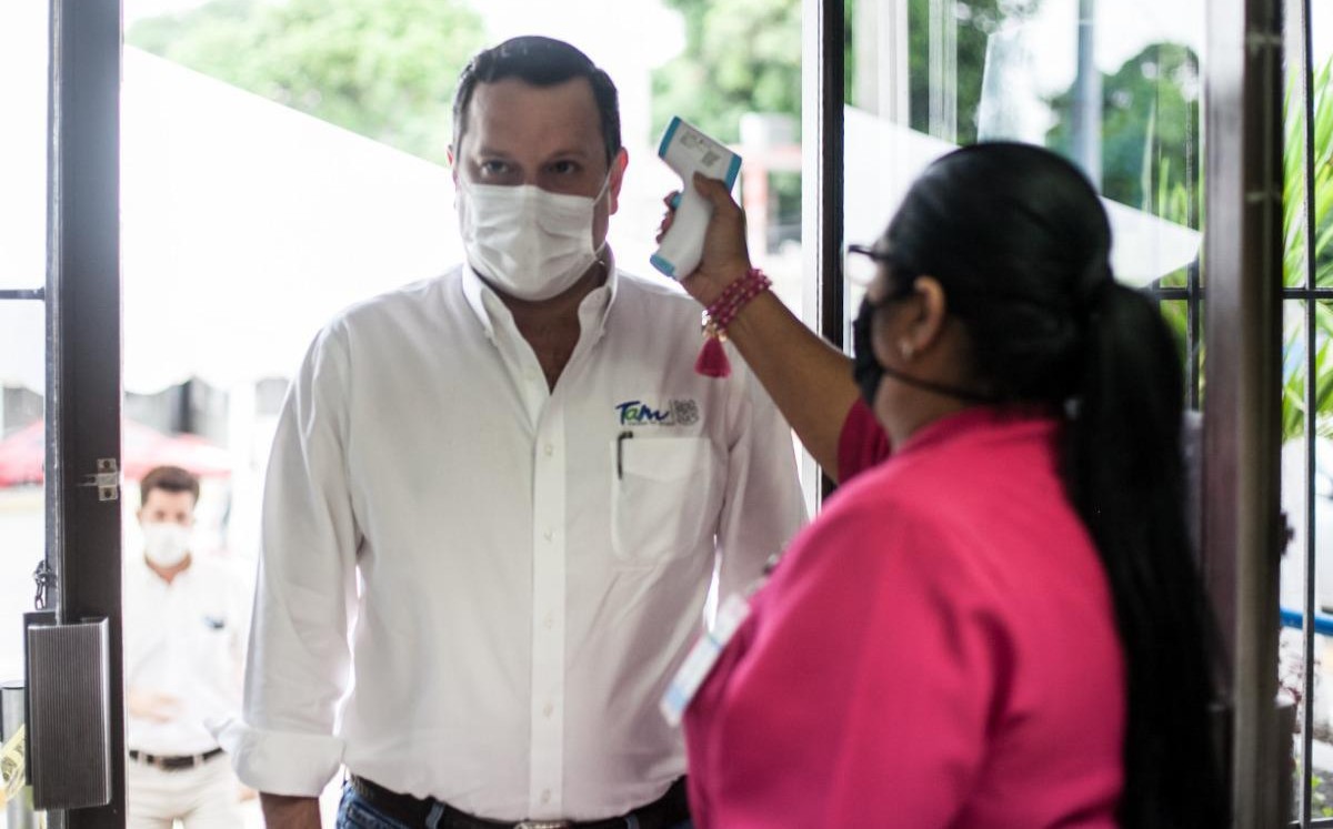 Jorge Federico Rivera  verifica cumplimiento de filtros sanitarios en Comapa. (Comapa)