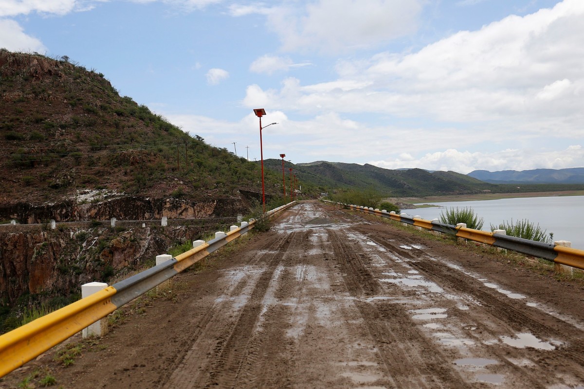 Las lluvias afectaron la carretera Panamericana 45 de Durango hacia Parral, Chihuahua. (Rolando Riestra)