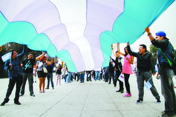 Los menores pueden optar a este procedimiento legal, con consentimiento de sus padres. cuartoscuro