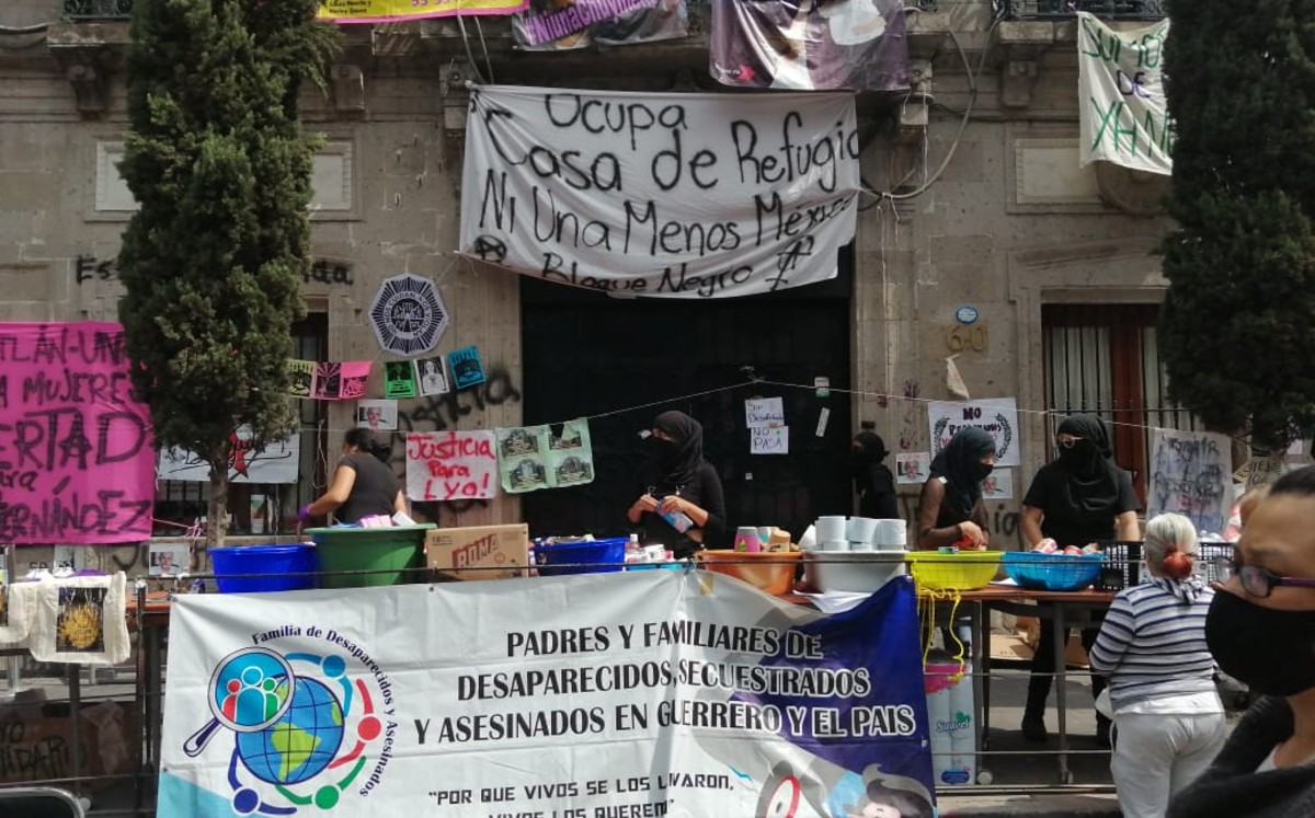 Las representantes de la toma aseguraron que el reparto de despensas continuará hasta que puedan seguir. (Nilsa Hernández)