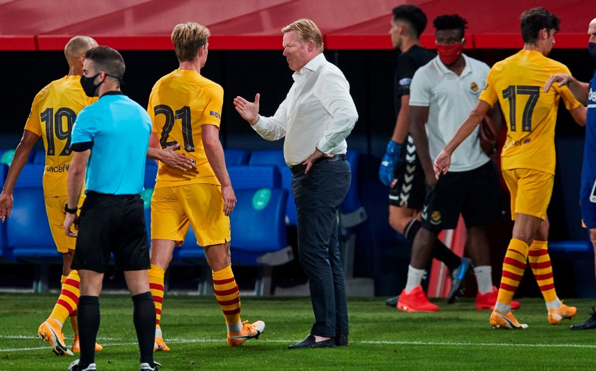 Ronald Koeman en su primer partido como DT del Barcelona (EFE)