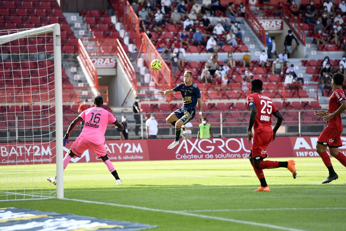 El alucinante gol de Irvin Cardona en la Ligue 1 de Francia (Twitter @Ligue1UberEats)